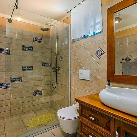 Hotel Pinia Comfortable
