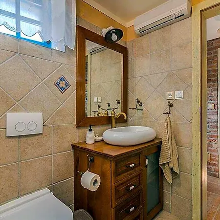 Hotel Pinia Comfortable 2*